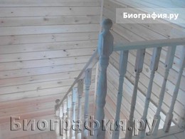 Лестница в доме из бруса